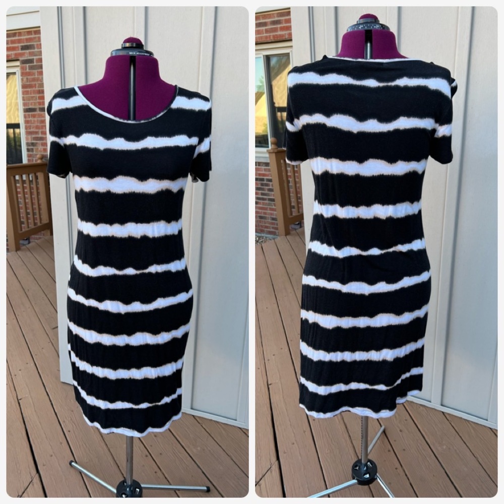 U-Knit Scoop neck Black Striped Dress M